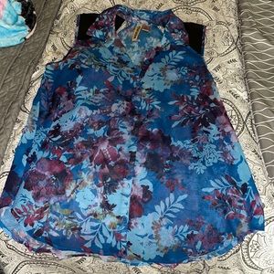 Floral sleeveless blouse